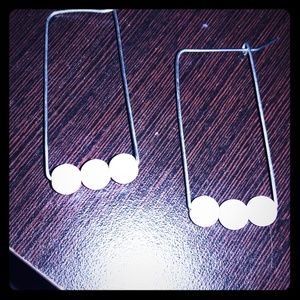 Beautiful earings with white pearls